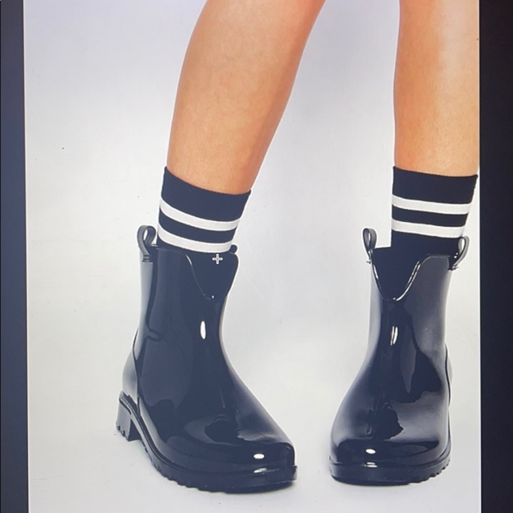 Glamorous Black Gloss Wellington Flat Ankle Boots